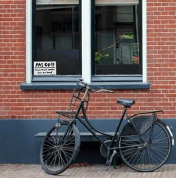 PAS OP!! misschien waakt hier een hond